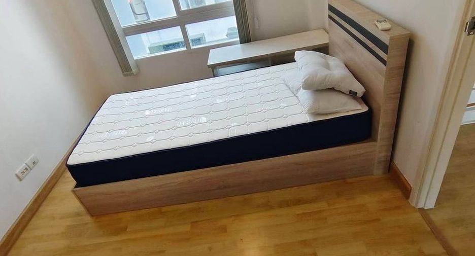 For rent 3 bedrooms townhouse in Wang Thonglang, Bangkok
