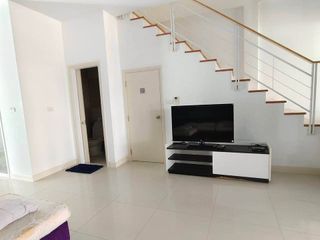 For rent 3 bedrooms townhouse in Wang Thonglang, Bangkok