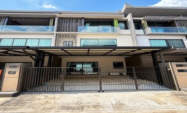 Reihenhaus zum Kauf mit 3 Zimmer in Lat Phrao, Bangkok