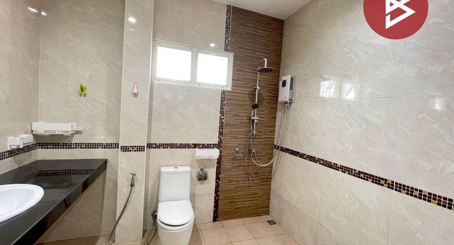 À vendre 3 chambres maison de ville à Wang Thong, Phitsanulok
