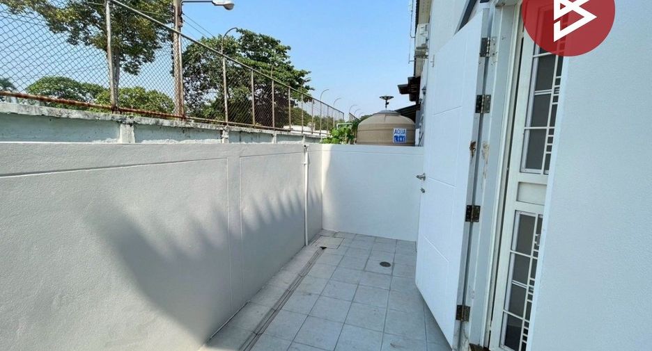 À vendre 3 chambres maison de ville à Wang Thong, Phitsanulok