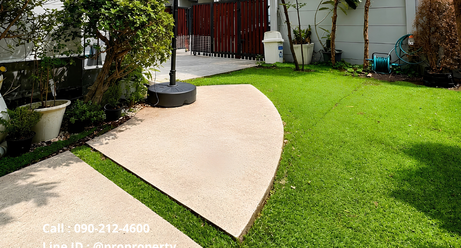 For rent 2 bedrooms townhouse in Lat Krabang, Bangkok