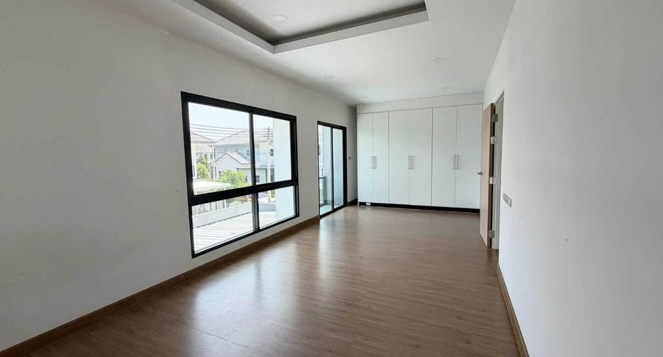 For sale 4 bedrooms house in Si Racha, Chonburi