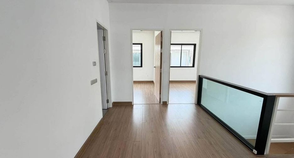 For sale 4 bedrooms house in Si Racha, Chonburi