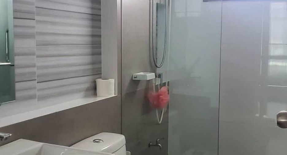 For sale 4 bedrooms house in Si Racha, Chonburi