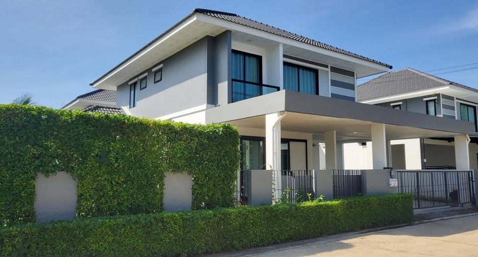 For sale 4 bedrooms house in Si Racha, Chonburi