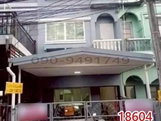 For rent 4 bedrooms townhouse in Bang Kapi, Bangkok