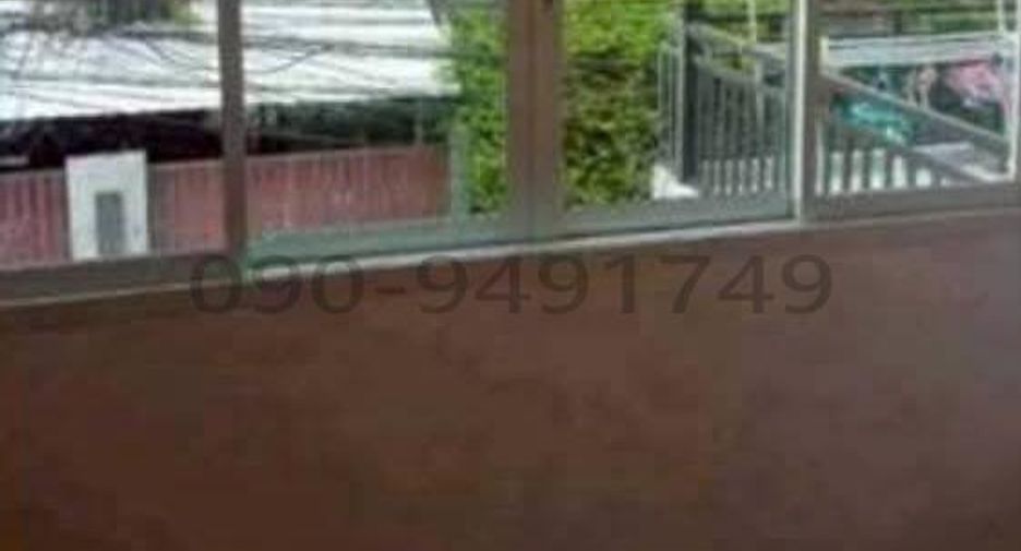For rent 4 bedrooms townhouse in Bang Kapi, Bangkok