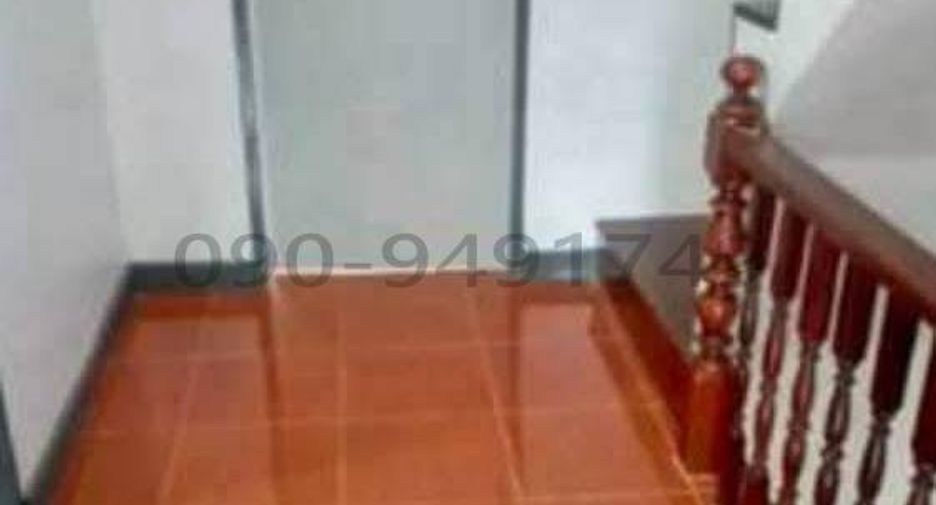 For rent 4 bedrooms townhouse in Bang Kapi, Bangkok
