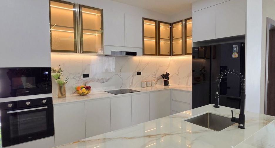 Casa en venta de 5 habitaciones en Bang Lamung, Chonburi