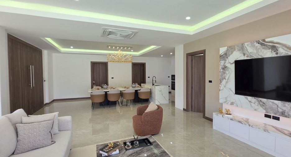 Casa en venta de 5 habitaciones en Bang Lamung, Chonburi
