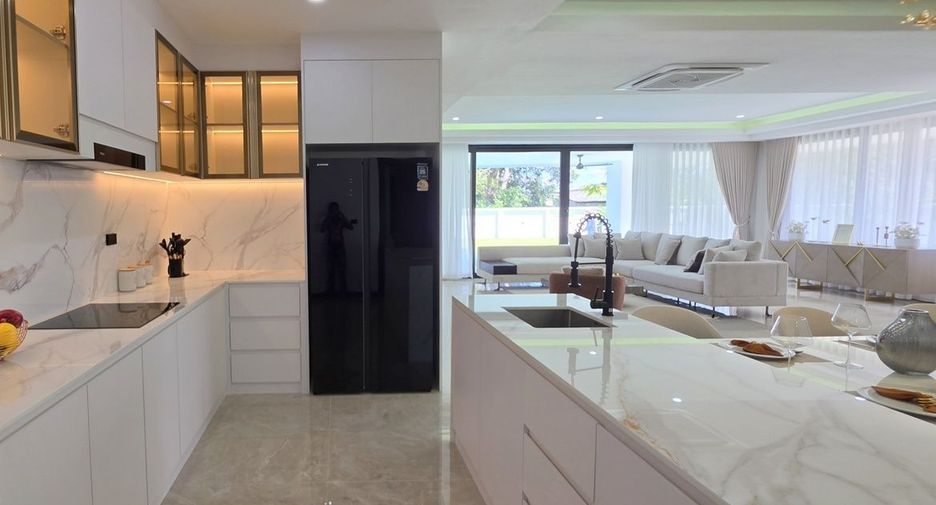 Casa en venta de 5 habitaciones en Bang Lamung, Chonburi