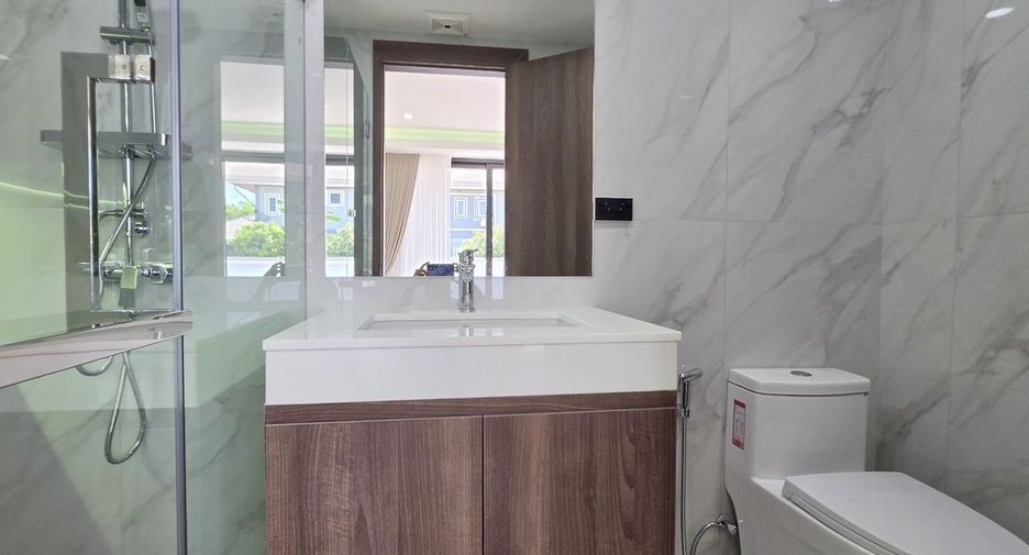 Casa en venta de 5 habitaciones en Bang Lamung, Chonburi
