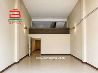 Продажа 4 спальни торговое помещение в Mueang Nonthaburi, Нонтабури