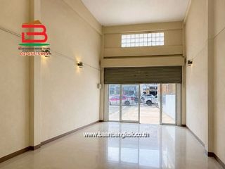 Продажа 4 спальни торговое помещение в Mueang Nonthaburi, Нонтабури