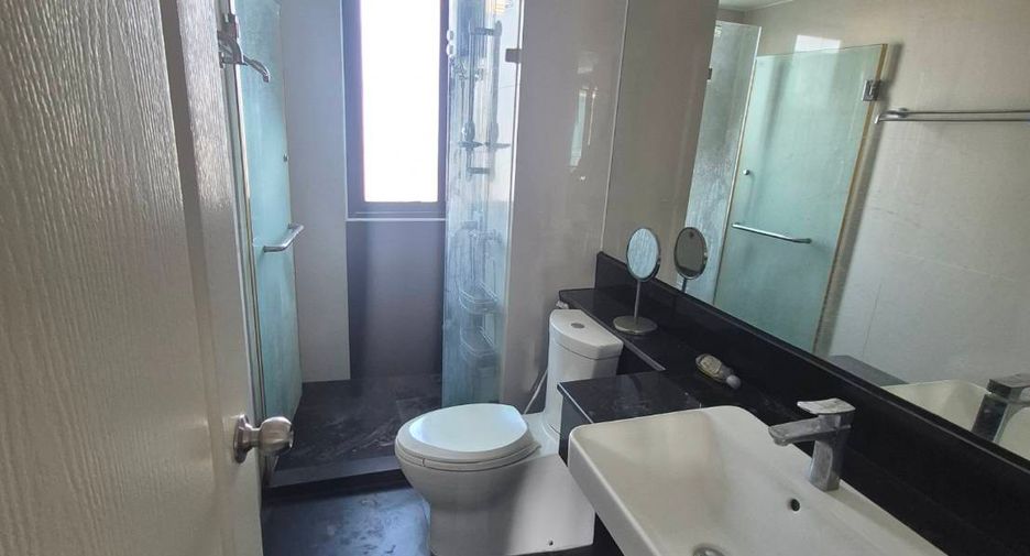 For sale 2 ベッドルーム condo in Khlong San, Bangkok