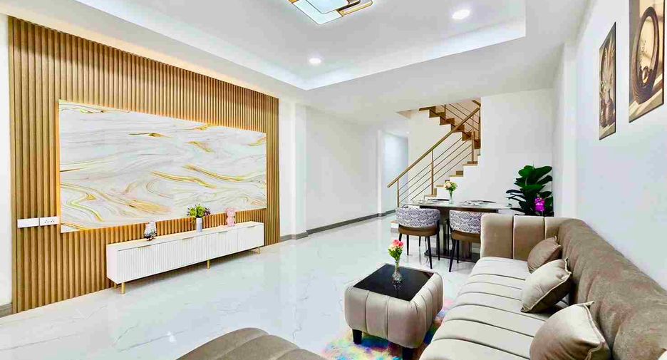 Casa adosada en venta de 6 habitaciones en Wang Thonglang, Bangkok