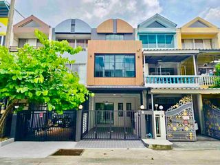 Casa adosada en venta de 6 habitaciones en Wang Thonglang, Bangkok