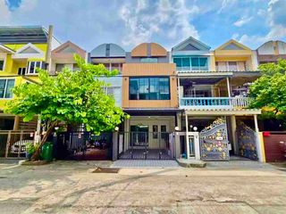 Casa adosada en venta de 6 habitaciones en Wang Thonglang, Bangkok