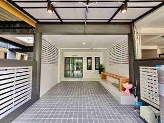 Casa adosada en venta de 6 habitaciones en Wang Thonglang, Bangkok
