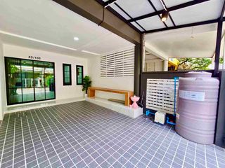 Casa adosada en venta de 6 habitaciones en Wang Thonglang, Bangkok