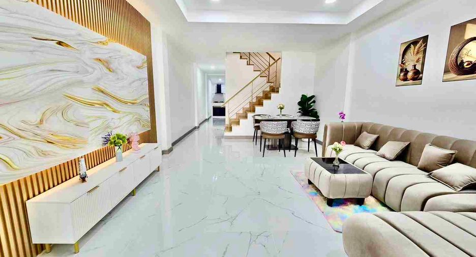 Casa adosada en venta de 6 habitaciones en Wang Thonglang, Bangkok