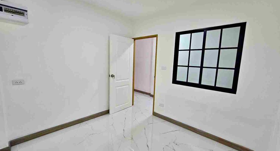 Casa adosada en venta de 6 habitaciones en Wang Thonglang, Bangkok