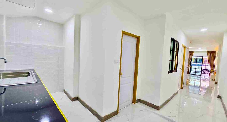 Casa adosada en venta de 6 habitaciones en Wang Thonglang, Bangkok