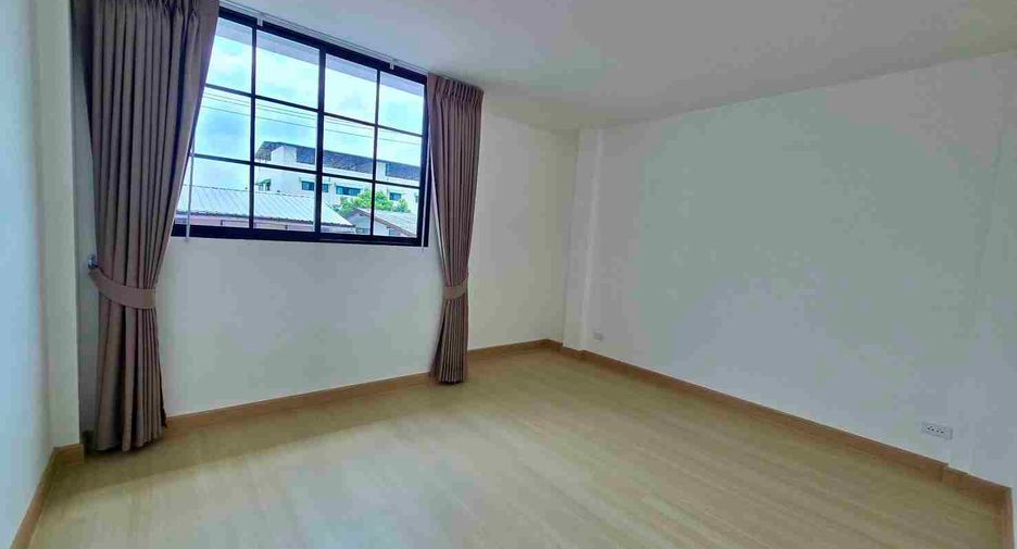 Casa adosada en venta de 6 habitaciones en Wang Thonglang, Bangkok