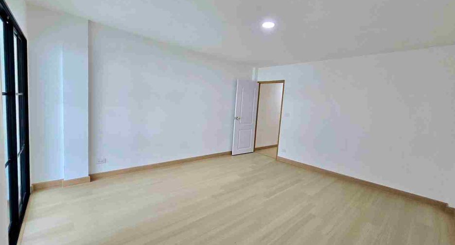 Casa adosada en venta de 6 habitaciones en Wang Thonglang, Bangkok