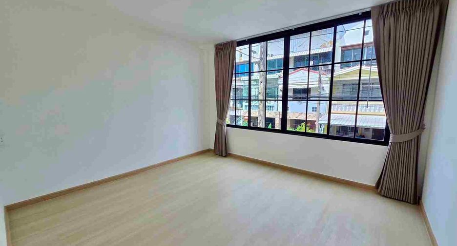 Casa adosada en venta de 6 habitaciones en Wang Thonglang, Bangkok