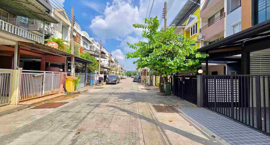 Casa adosada en venta de 6 habitaciones en Wang Thonglang, Bangkok