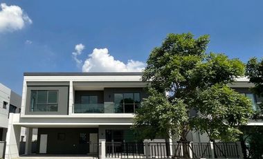 Casa en alquiler y en venta de 4 habitaciones en Bang Phli, Samut Prakan