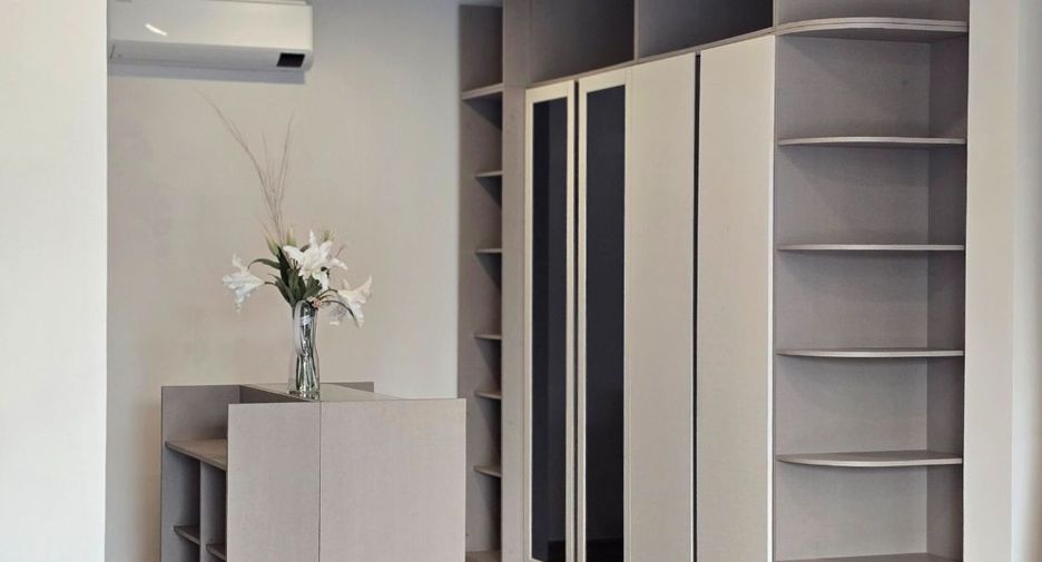 Casa en alquiler y en venta de 4 habitaciones en Bang Phli, Samut Prakan