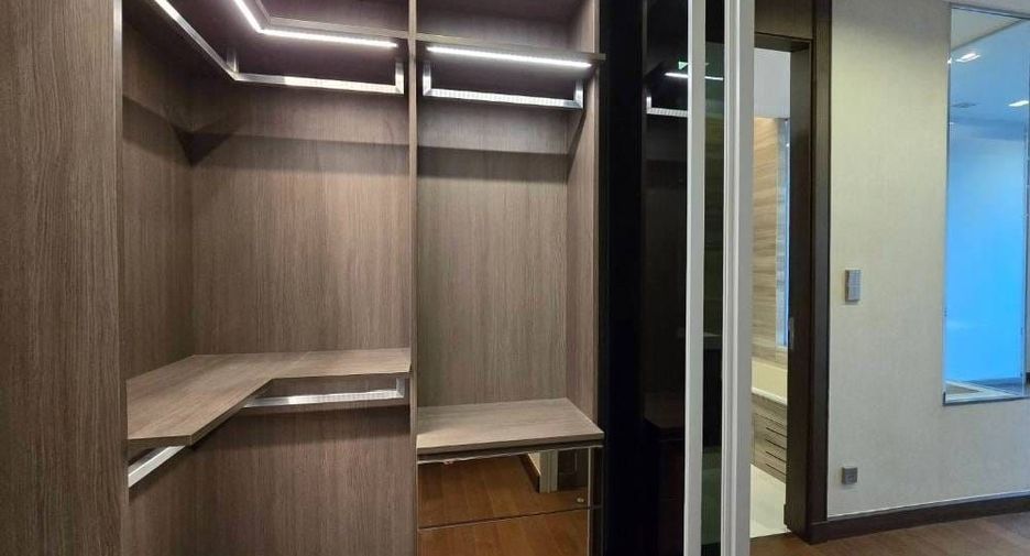 For sale 2 bedrooms condo in Khlong Toei, Bangkok