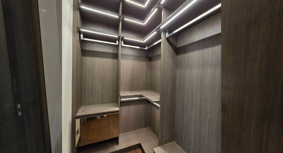 For sale 2 bedrooms condo in Khlong Toei, Bangkok