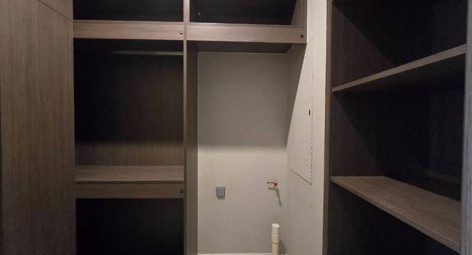 For sale 2 bedrooms condo in Khlong Toei, Bangkok