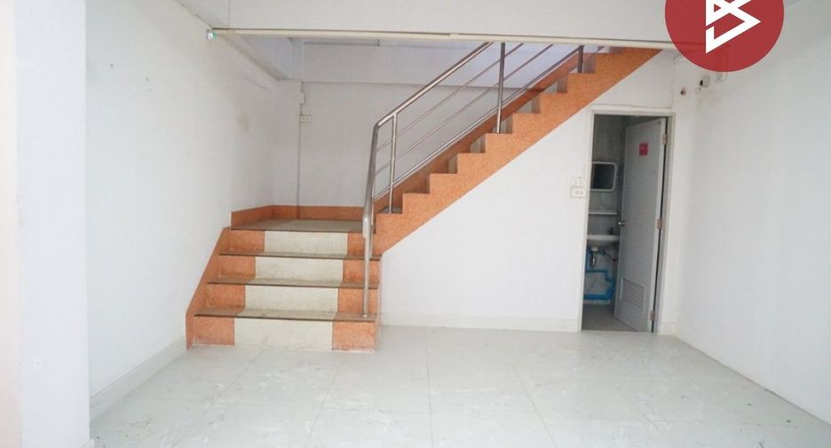 Local comercial en venta de 7 habitaciones en Lat Krabang, Bangkok