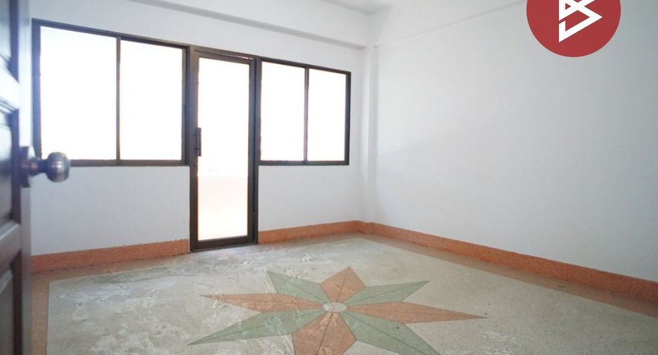 Local comercial en venta de 7 habitaciones en Lat Krabang, Bangkok