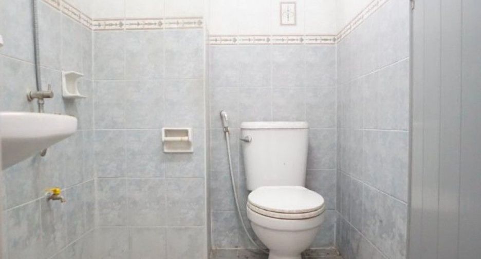 Local comercial en venta de 7 habitaciones en Lat Krabang, Bangkok