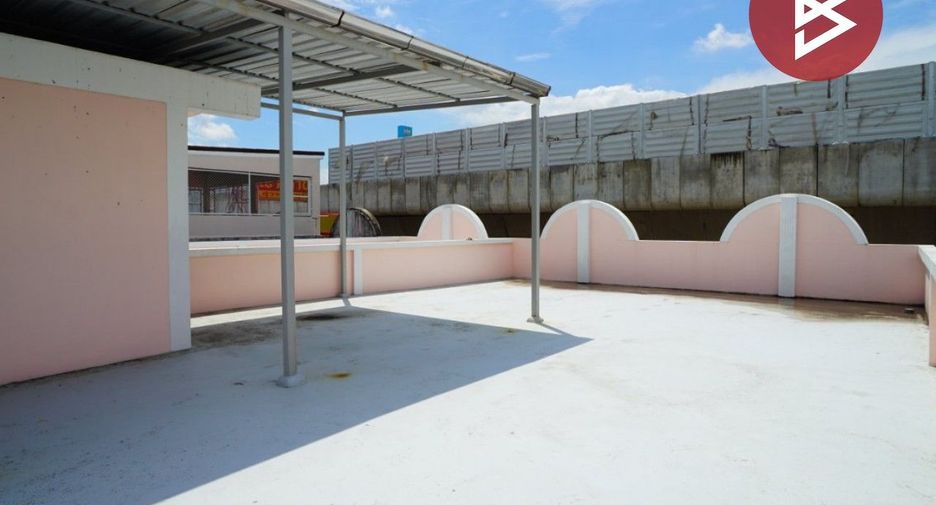 Local comercial en venta de 7 habitaciones en Lat Krabang, Bangkok