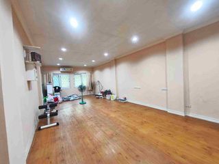Gewerbefläche zum Kauf mit 3 Zimmer in Thon Buri, Bangkok
