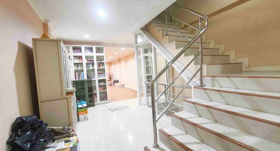 Gewerbefläche zum Kauf mit 3 Zimmer in Thon Buri, Bangkok