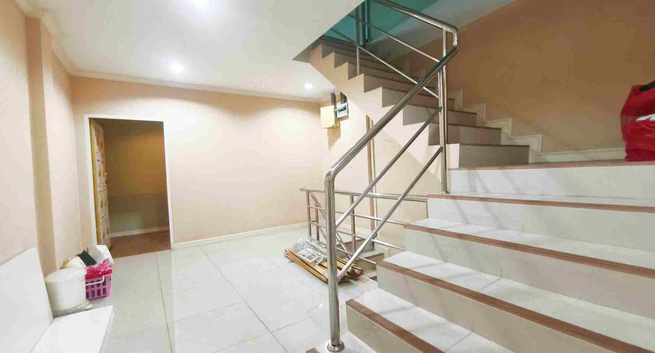 Gewerbefläche zum Kauf mit 3 Zimmer in Thon Buri, Bangkok
