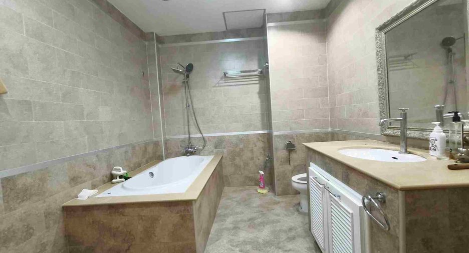 Gewerbefläche zum Kauf mit 3 Zimmer in Thon Buri, Bangkok