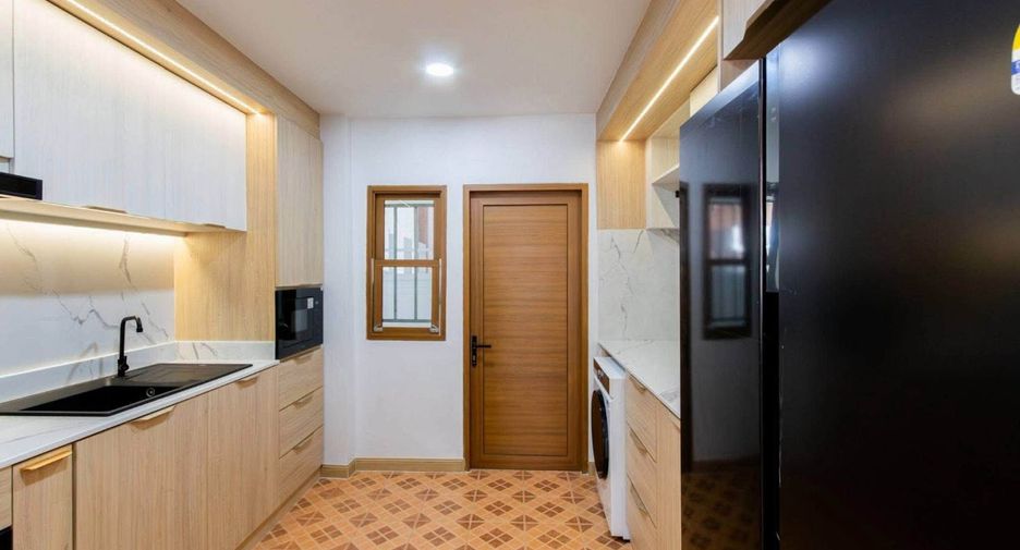 Villa zum Kauf mit 4 Zimmer in Bang Lamung, Chonburi