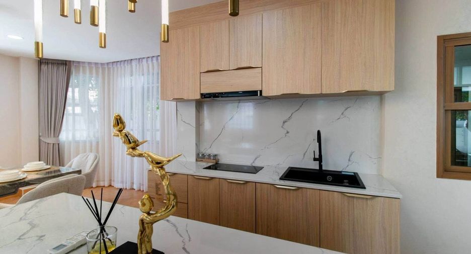 Villa zum Kauf mit 4 Zimmer in Bang Lamung, Chonburi