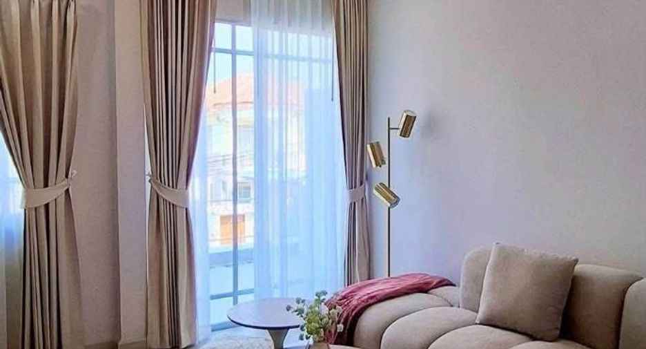 Villa zum Kauf mit 4 Zimmer in Bang Lamung, Chonburi