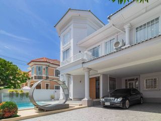 Villa zum Kauf mit 4 Zimmer in Bang Lamung, Chonburi
