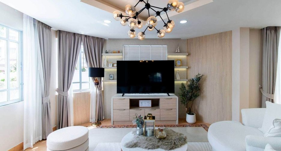 Villa zum Kauf mit 4 Zimmer in Bang Lamung, Chonburi